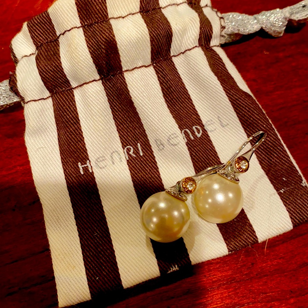 Henri Bendel Pearl earrings